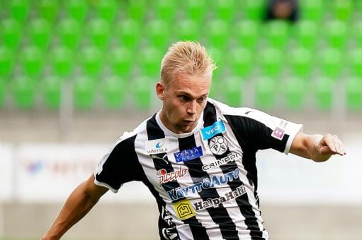 Arttu Nuutinen oli näkyvässä roolissa Jippo-ottelun ensimmäisellä puoliajalla.