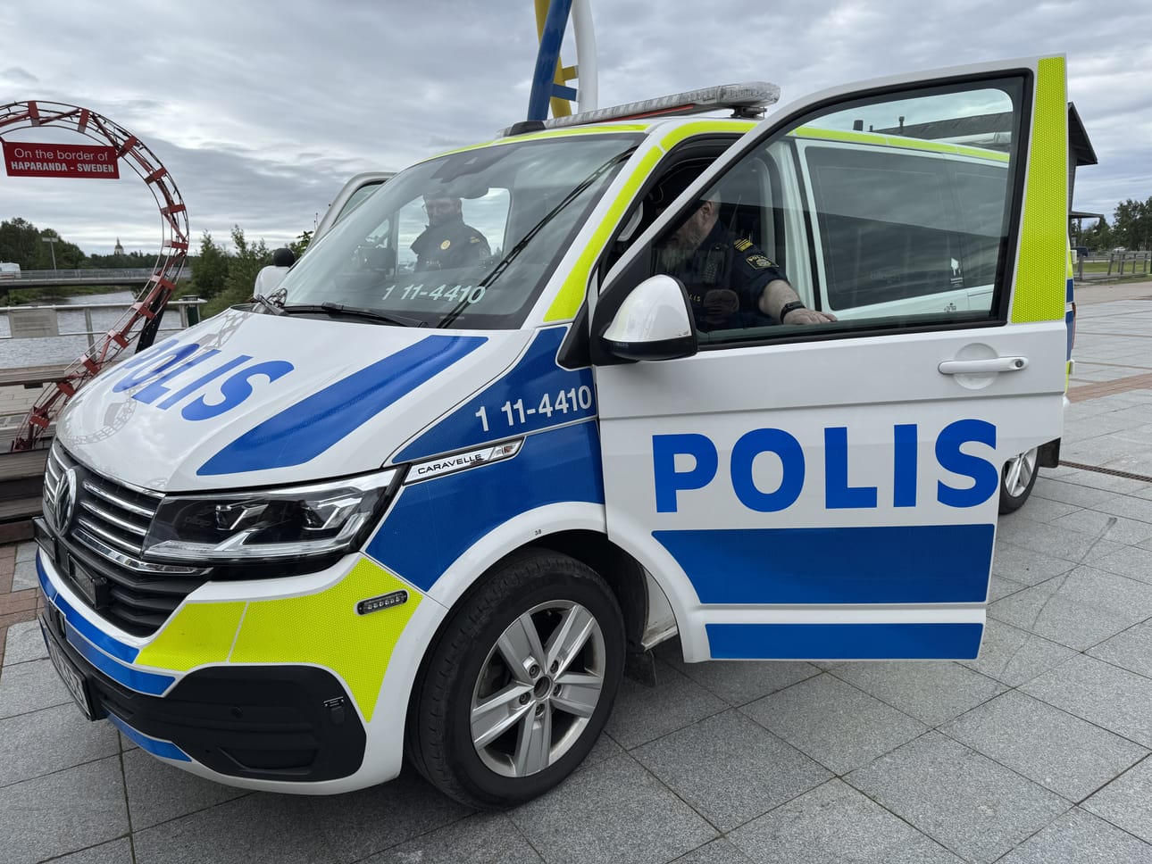 Norrbottenin lääninhallituksen kahta virkamiestä epäillään virkavirheestä, sillä he ovat viivytelleet tai laiminlyöneet satojen ympäristörikosten ilmoittamisen poliisille.