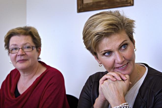 Lehtimäkeläissyntyinen Maija Pihlajamäki (etualalla) on valittu lappilaisen Ylitornion kunnanjohtajaksi. Syyskuussa 2014 Pihlajamäki vieraili Julkis- ja yksityisalojen toimihenkilöliitto Jyty:n puheenjohtajana Alavudella. Vierailun emäntiin lukeutui Alavuden kaupungin kehitysjohtaja Terttu Liesmäki. ARKISTOKUVA: JUSSI ASU