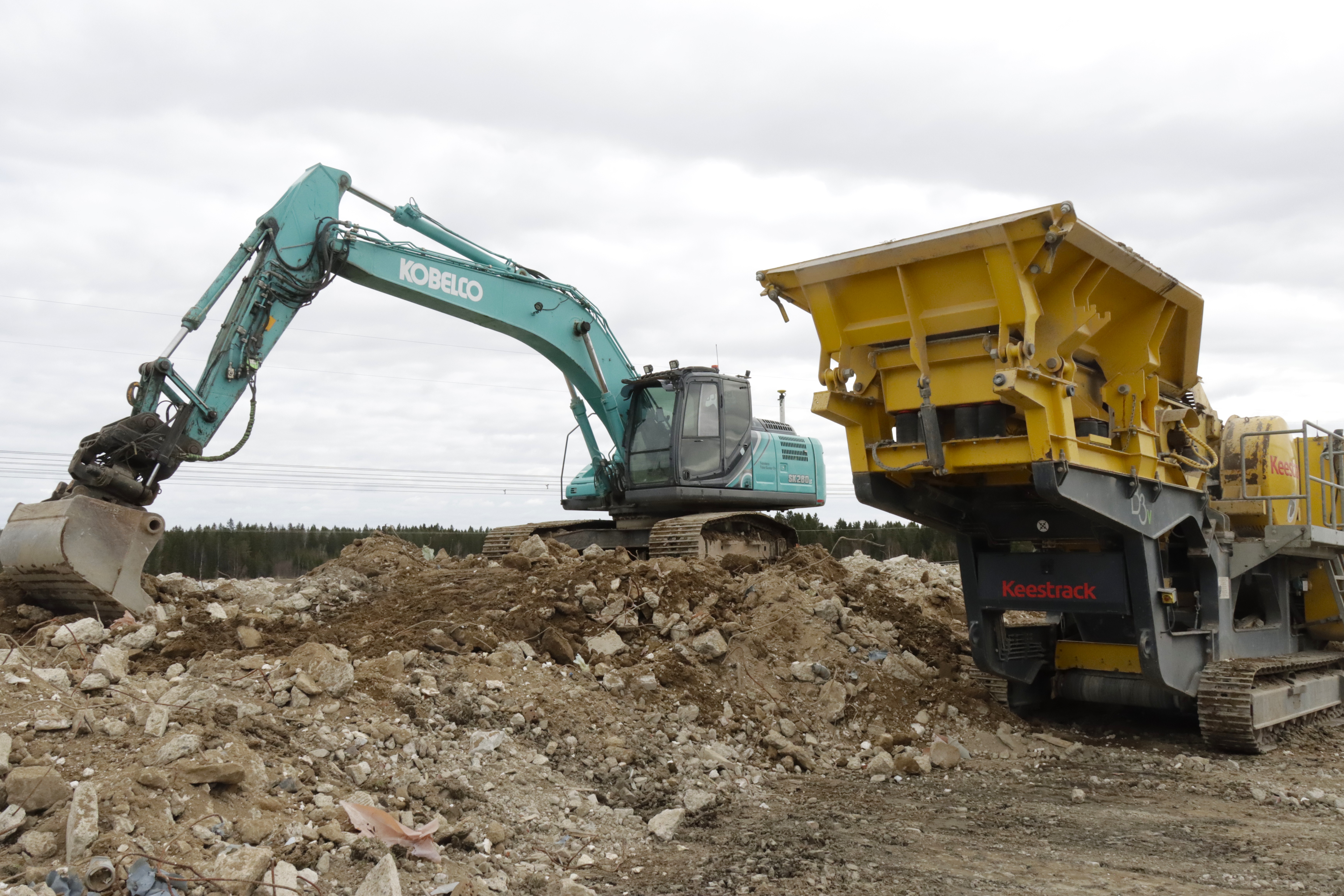 Laihian purkujätteen murskaus siunattiin vajailla tiedoilla – Toimittajan vierailu sai työntekijät poistumaan paikalta