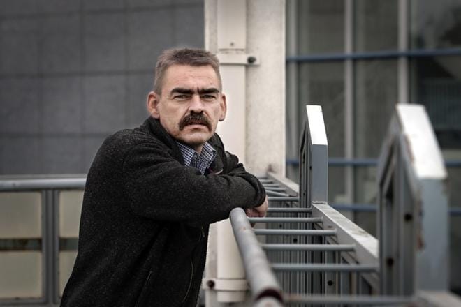 – Olen selvinnyt kohtalaisesti. Huonoja päiviä tulee yhä. Koko ajan pelottaa, kuinka jaksaa, sanoo Mika Suomalainen. KUVA: JOUKO HÄNNINEN