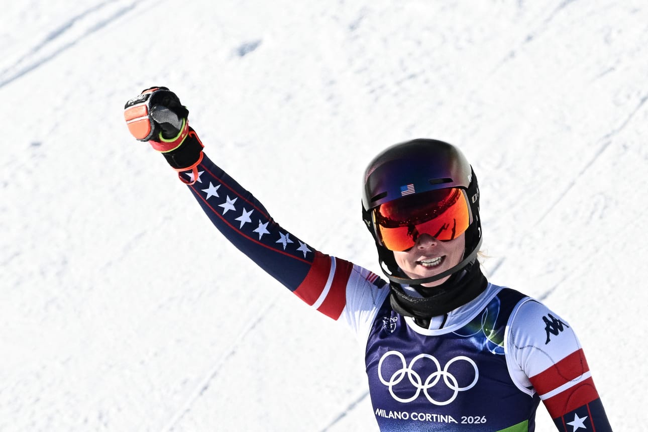 Mikaela Shiffrin lisäsi palkintokaappinsa jälleen uuden arvokisakullan.