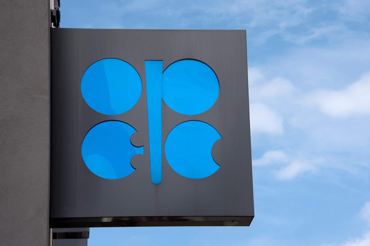 Opec ja kymmenen järjestön ulkopuolista öljyntuottajamaata olivat koolla Wienissä päättämässä tulevista tuotantomääristä. LEHTIKUVA/AFP