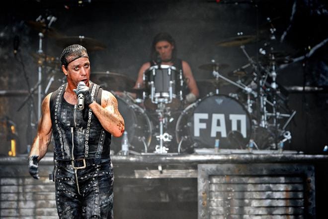 Provinssin festivaalijohtaja Sami Rumpunen muistaa, että Rammstein majoitettiin joskus lähiseudulle jokivarteen useammaksi päiväksi viettämään lomaa. – Käytännössä oluen ja makkaran voimalla. KUVA: TOMI KOSONEN