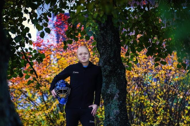 Malesialainen Lin Ken on viettänyt viime viikot Suomessa salibandyopintomatkalla. Seinäjoella Ken on asunut SPV-perheissä. KUVA: MAIJA SAANIO