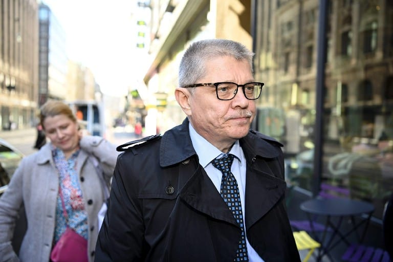 KT:n Markku Jalonen ja Henrika Nybondas-Kangas matkalla sovittelulautakunnan kokoukseen huhtikuussa. Arkistokuva.