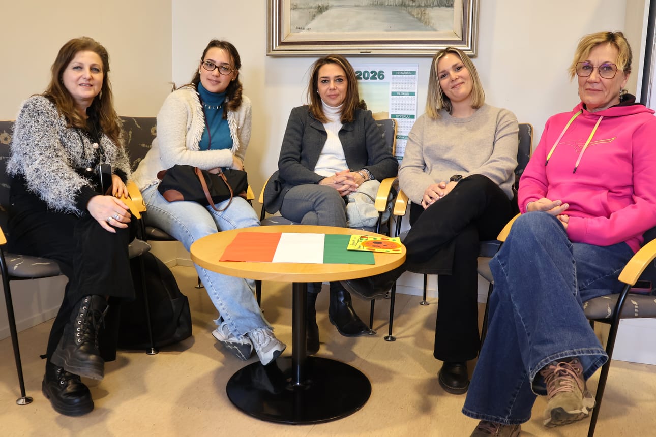 Caterina di Nuzzo, Lavinia Frosoni, Isabella Olimperi, Elisa Stampachiacchiere ja Alberta Bertolo kävivät keskiviikkona suomenkielisessä alakoulussa.