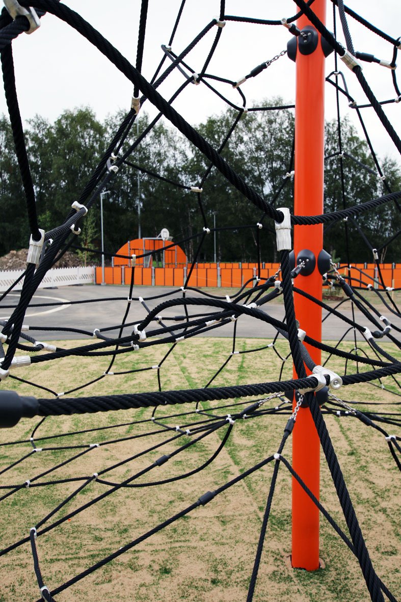 Koulun tehoväreissä on Limingalle tutun vihreän lisäksi myös oranssia.