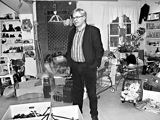 Nakertajan kylätalo Vanahiksen kierrätys on sekasortoisessa tilassa muuton takia. Uusiin tiloihin laitetaan myyntiin laadukkaampaa tavaraa, toimitusjohtaja Mauri Saastamoinen kertoo.