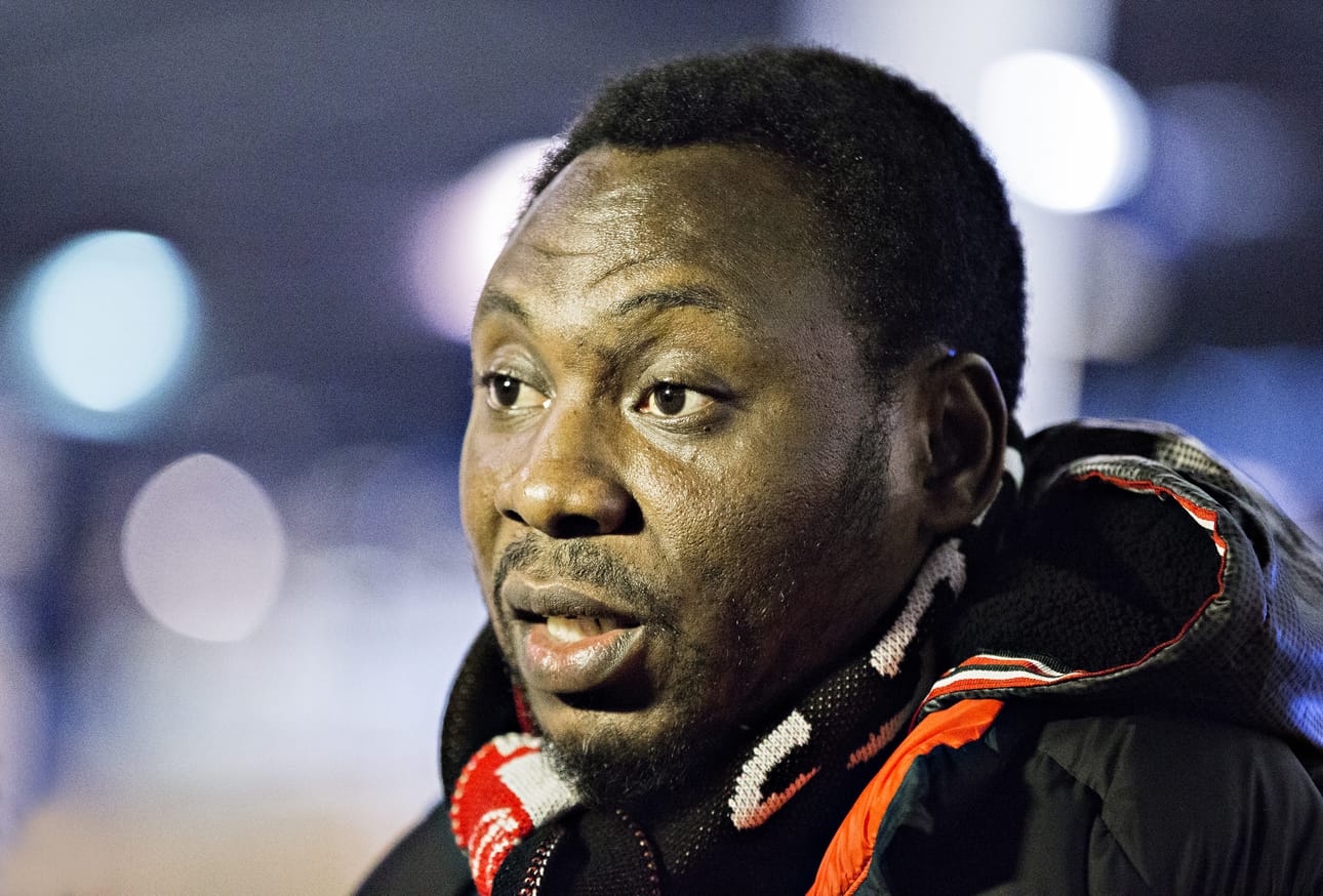 Jalkapallon olympiavoittaja ja MM-tähti, nigerialainen Daniel Amokachi on tullut Kakkosessa pelaavan oululaisjoukkueen Herculesin päävalmentajaksi. Samalla hänestä tehdään mobiiliTV-sarjaa.