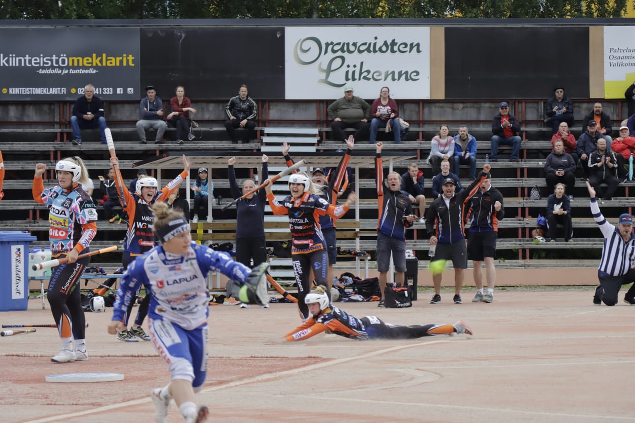 Mailattaret venyivät supervuoroon ja ansaitsivat yhden pisteen sarjanelosta vastaan pelatussa ottelussa.