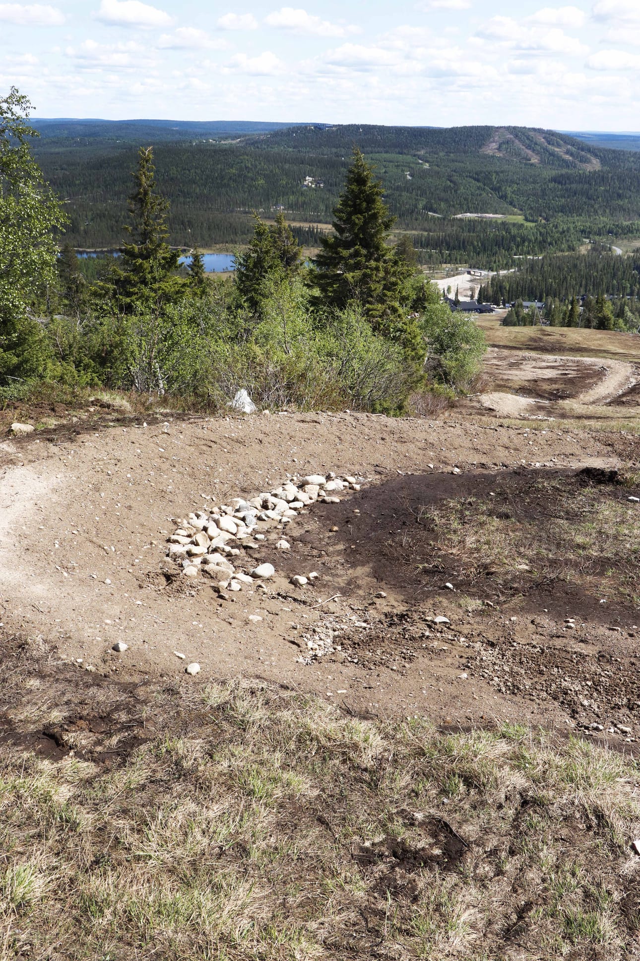 Iso-Syötteen Bike parkin rinteestä on komeat näkymät.