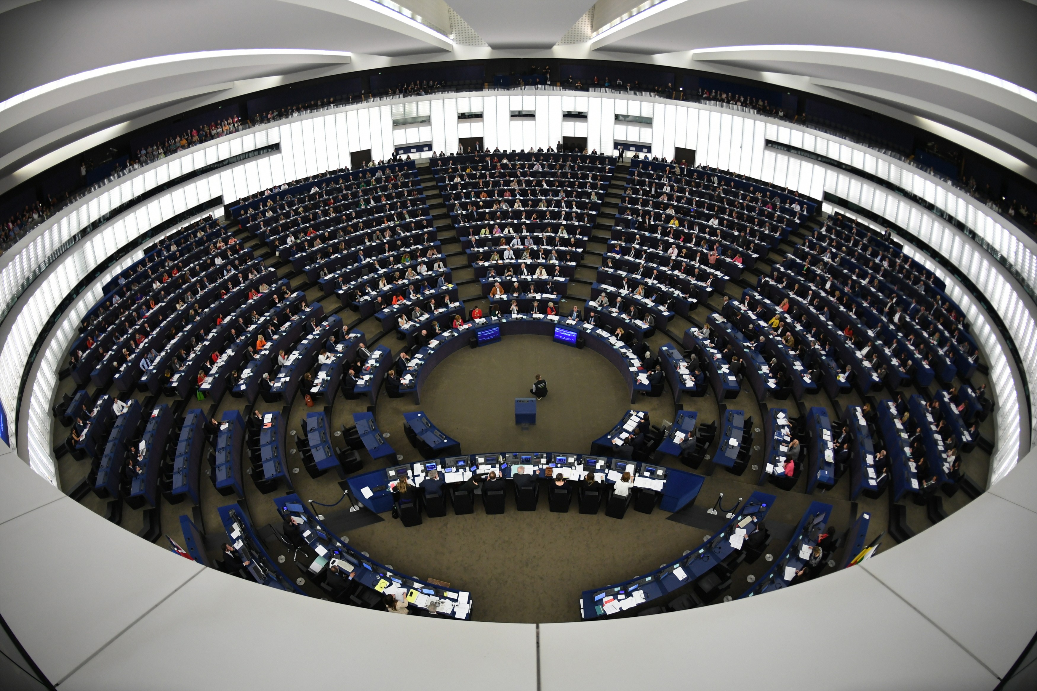 Euroopan parlamenttiin valitaan sunnuntaina 26. toukokuuta 751 meppiä. Entistä suurempi osa heistä vastustaa Euroopan unionia ja maahanmuuttoa sekä kannattaa oman maansa hegemonian voimakasta lisäämistä. Kuva on Strasbourgin istuntosalista.