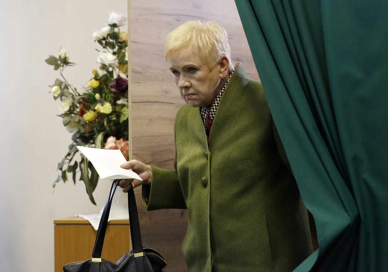 Lidija Jermoshina vaalihuoneistolla Minskissä viime vuoden marraskuun parlamenttivaaleissa.