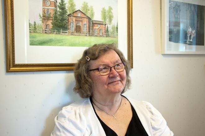 Jaakkiman kirkko on Saini Knuuttilan mielessä yhä kotikirkko. Työvuosien jälkeen hän palasi Etelä-Pohjanmaalle läheisten luo.