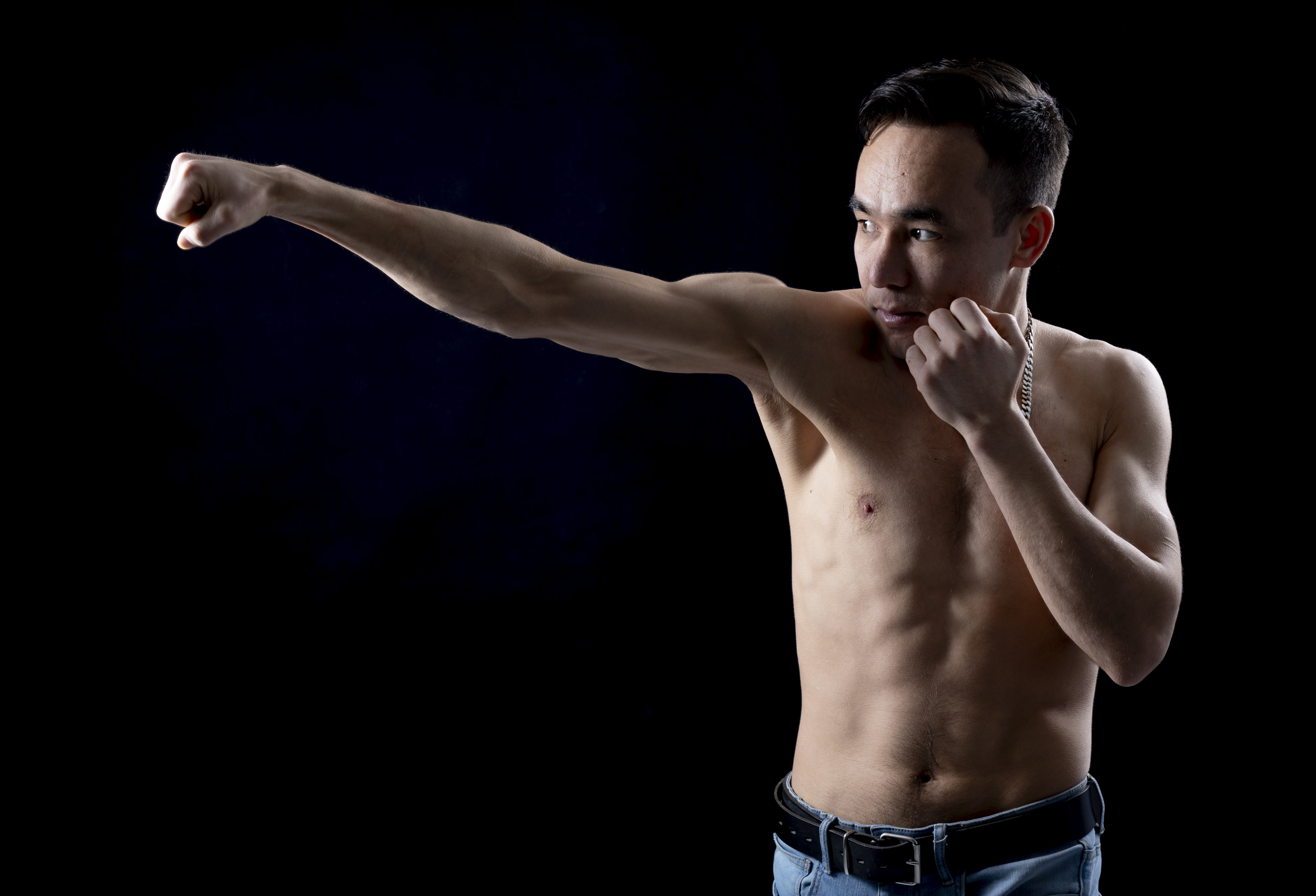 Kaleva Live: Maailman kärkinimet nousivat kehään Kempeleen sähköisessä kamppailuillassa – katso The Rivals Fighting tallenteena