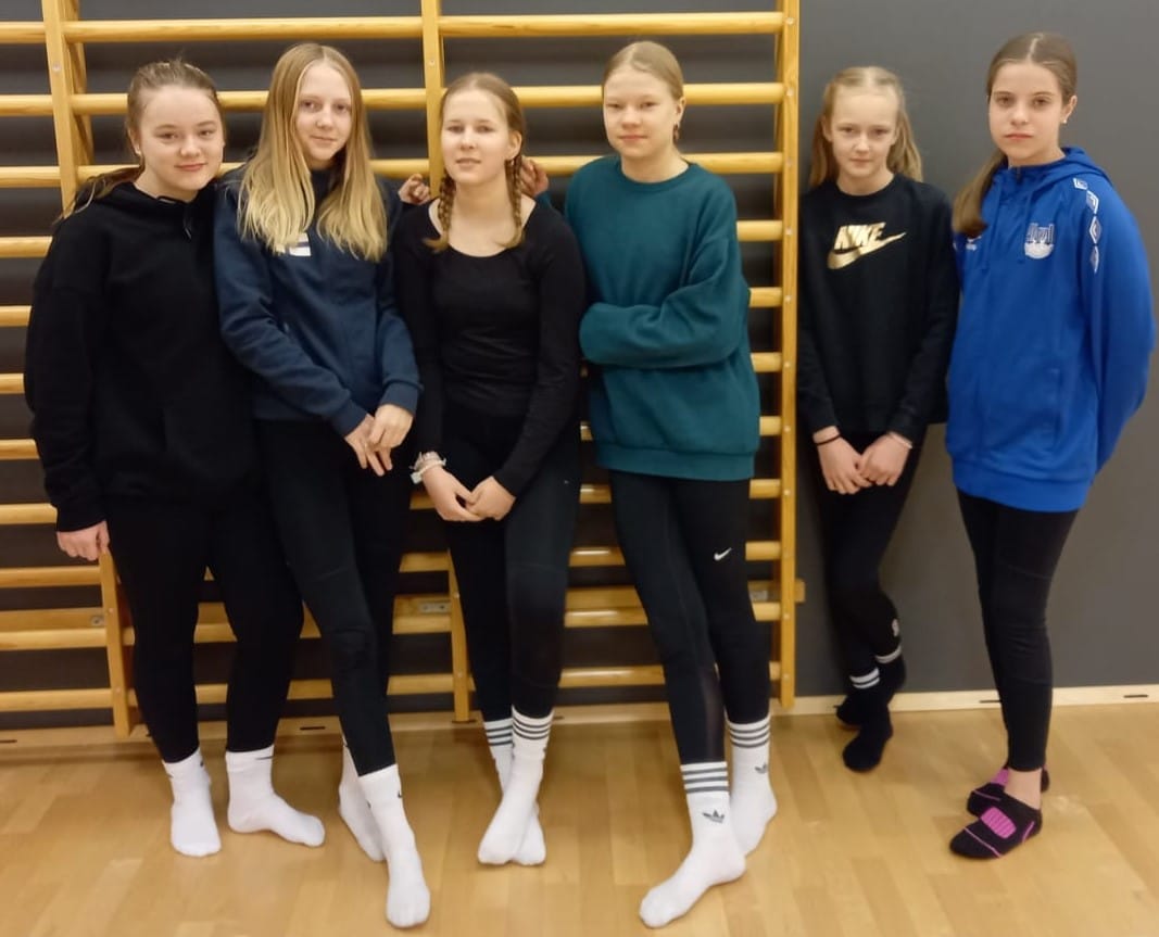 Omaan harrastamiseen uutta näkökulmaa: Alavolin uudet koulutetut ohjaajat Hilja Latvala, Josefiina Lassila, Wilma Parviainen, Aino Tallbacka, Miida Turja ja Emma Paalijärvi ohjaavat ensi syksystä lähtien Alavolin lasten ryhmissä.