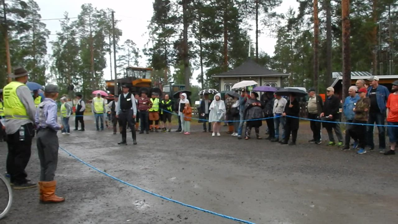 Tv-tuunaaja Markku Saukko osallistui Oulaisissa Zetorin käynnistyskisaan –Katso video