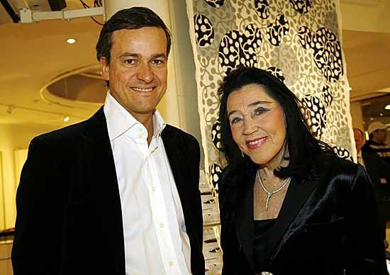 Mika Ihamuotila ja Kirsti Paakkanen Marimekon vuoden 2007 tilinpäätöksen julkistamistilaisuudessa Marimekon Kämp Gallerian -myymälässä Helsingissä tammikuussa.