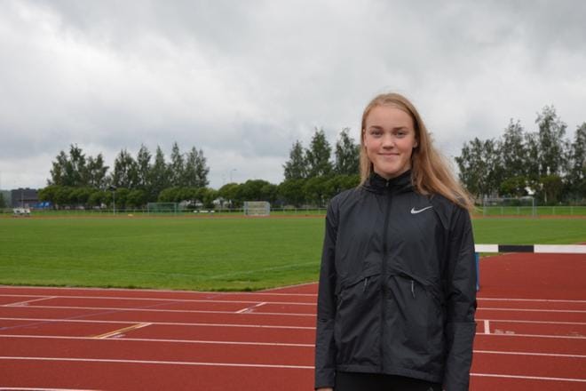 Kauhavan Wisan juoksija Eerika Koivuniemi uusi viikon sisällä ennätyksensä 400 metrillä. Kuva: Outi Rantala