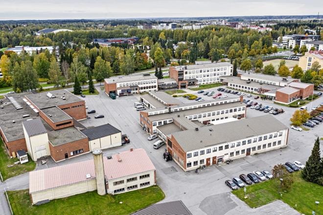 Sedun Kirkkokadun rakennukset hävivät ensi kevään kuluessa kokonaan katukuvasta. Tilalle rakentuu kolmikerroksinen toimitila. Arkistokuva: Kari Löfhjelm