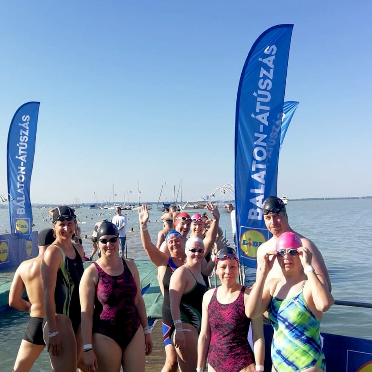 Kuvassa vasemmalta Gabriella Nagy, Zsuzsanna Törmänen, takana Raimo ja Maria Lepistö, Maarit Sihvonen, Heli Karhunen, Johanna Rahko, Aleksi Kuhajärvi ja Oili Yliraasakka.