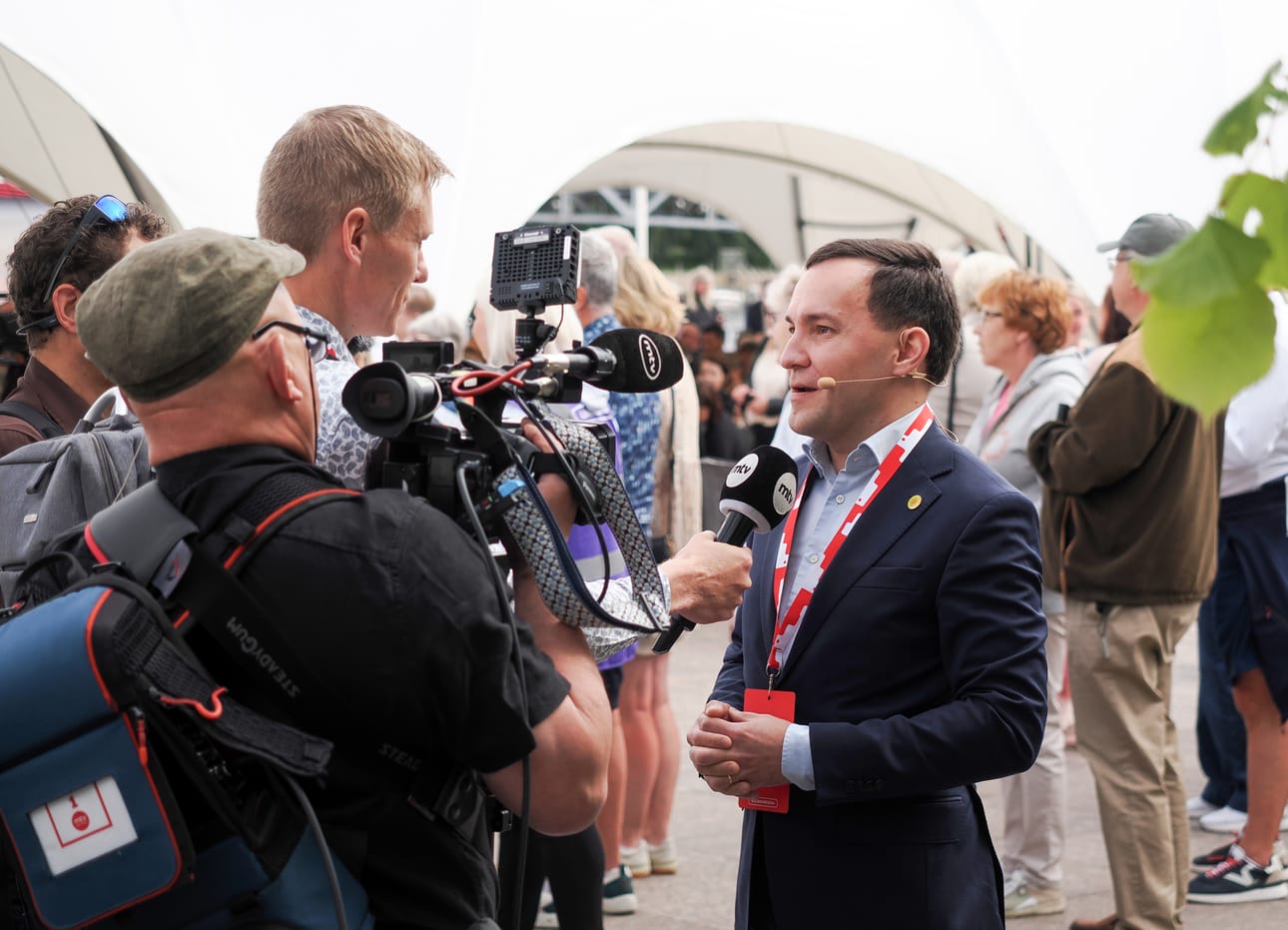 Sosiaali- ja terveysministeri Wille Rydman on itse lukenut myös tutkimussuunnitelmia.