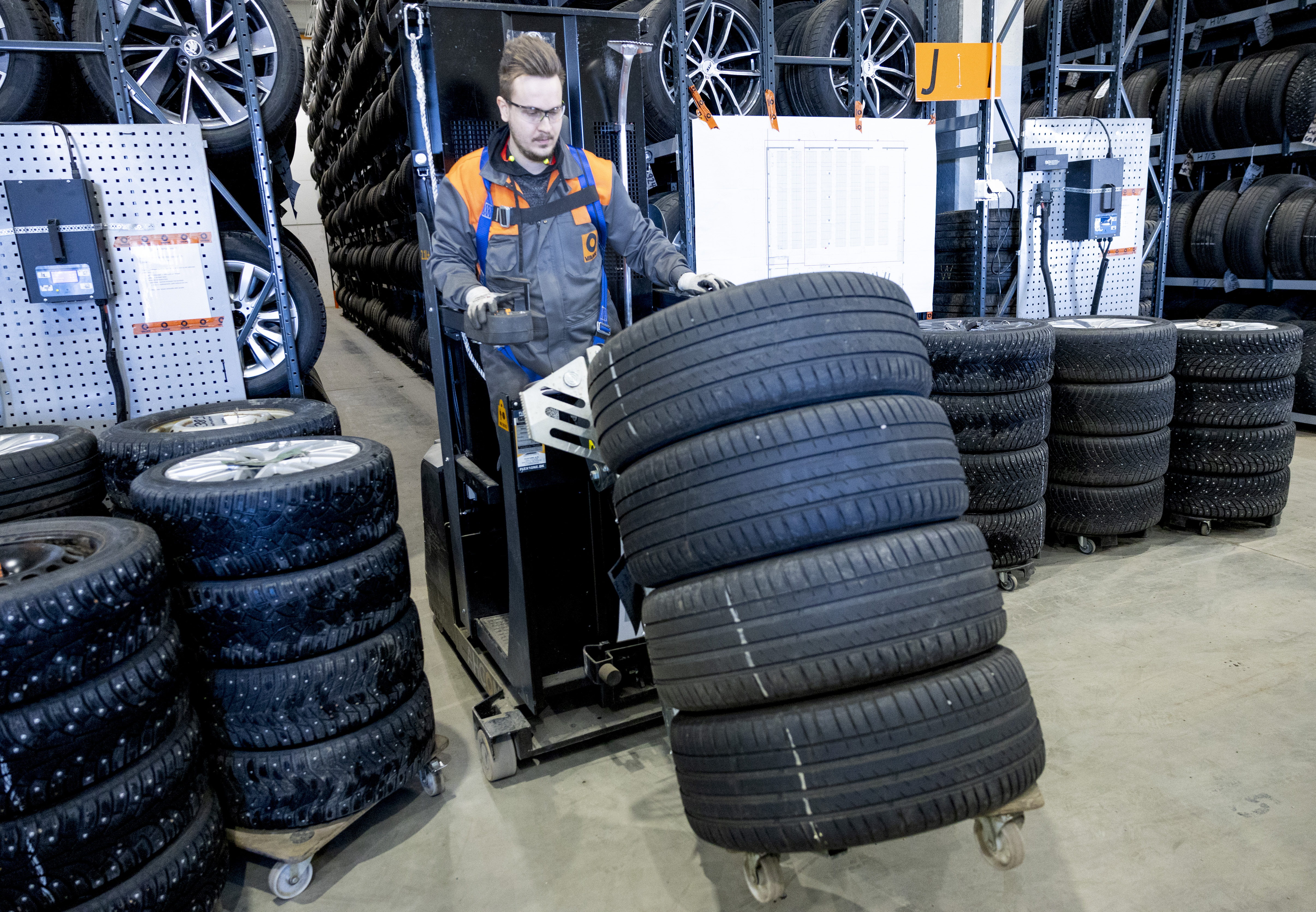 Rengasliikkeet kertovat, miksi eivät suosittele all season -renkaita lähes kenellekään