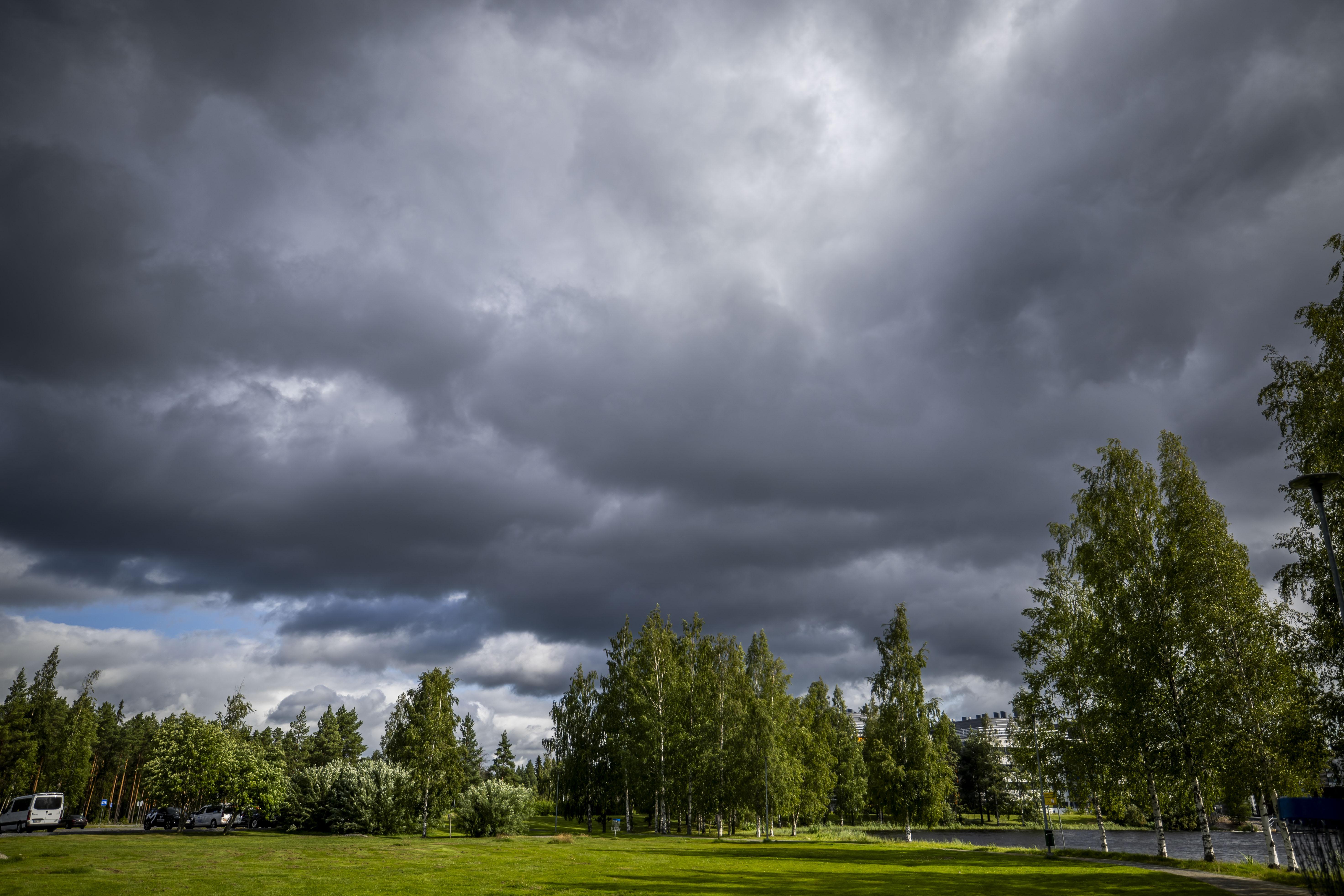 Meteorologin arvio: lauantaina jytisee