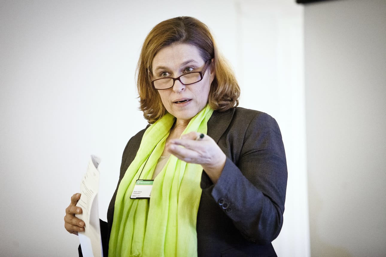 Maarit Alikoski sanoo olevansa innostunut tehtävästään Hailuodon kunnansihteerinä. – Työmatkakaan ei tunnu pitkältä, kun se aiemmin oli 450 kilometriä, hän nauraa.