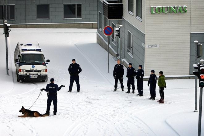 Poliisiammattikorkeakoulussa Tampereella on opiskelupaikkoja lisätty. Siitä huolimatta eläkkeelle siirtyvien poliisien määrä on ollut viime vuosina suurempi kuin koulusta valmistuvien määrä.
