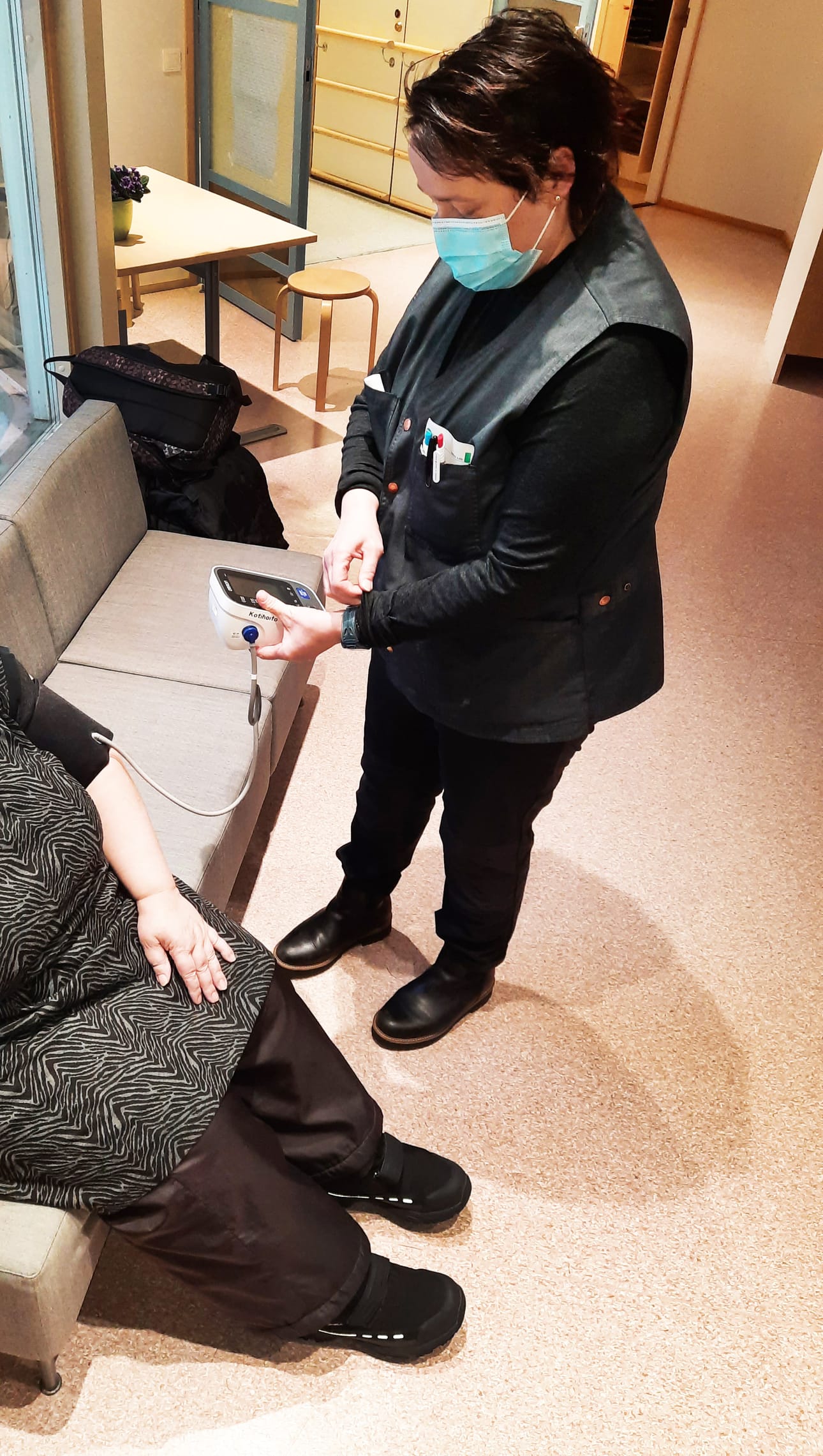 Lähihoitajan työ on monipuolista.