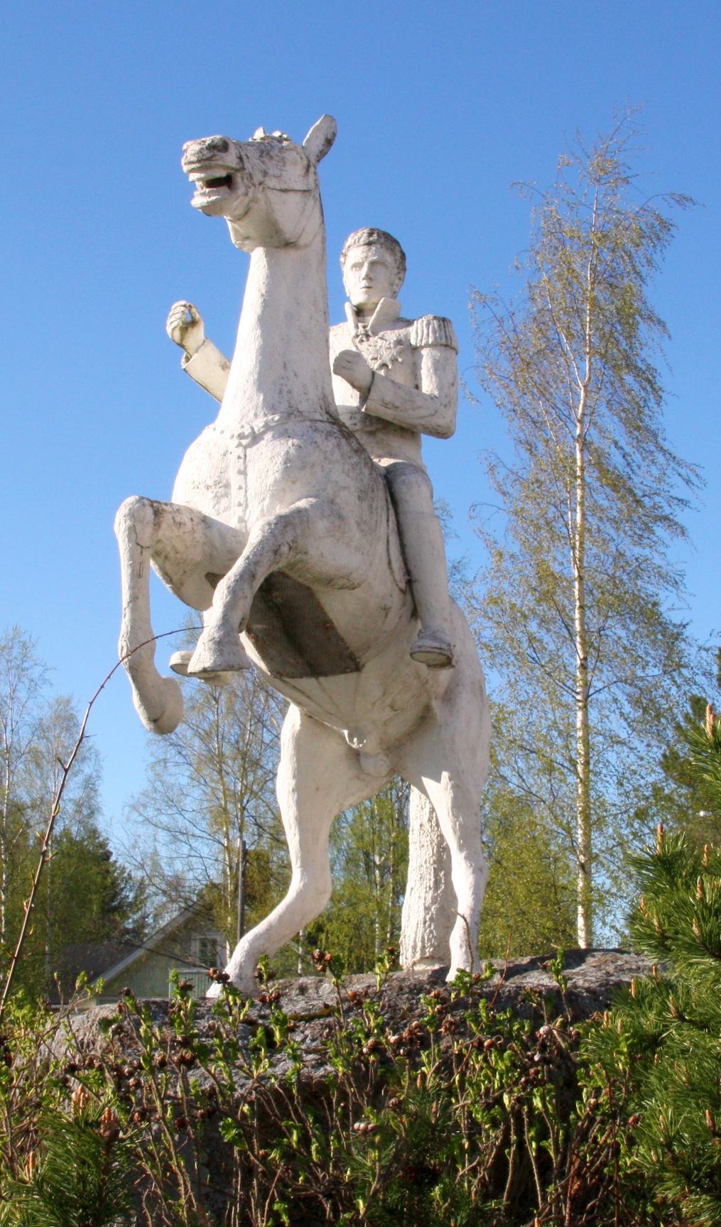 Sandels-patsas muistuttaa, kuinka Rantsilassa käytiin 1809 Suomen sodan viimeinen taistelu. Alkuun hevosen sai puhumaan kielillä ja hirnumaan, kun maksoi Ellin-kioskille muutaman lantin Rantsila-Seuran työn tukemiseen.