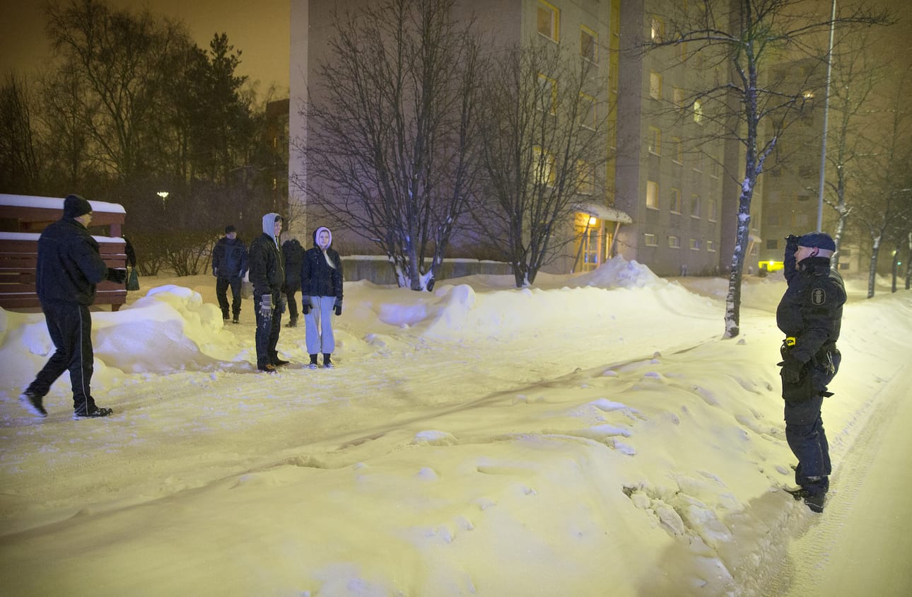 Poliisin mukaan kannattaa välttää liikkumista Itä-Tuirassa.