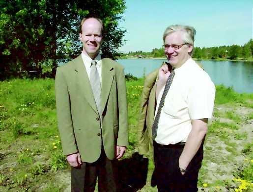 Paikka valmiina. Jokiluonnon tietokeskusta suunnitellaan kauniiseen Kylpyläsaareen. Antti Hintikka ja Mikko Kälkäjä ryhtyvät selvittämään hankkeen toteuttamismahdollisuuksia.