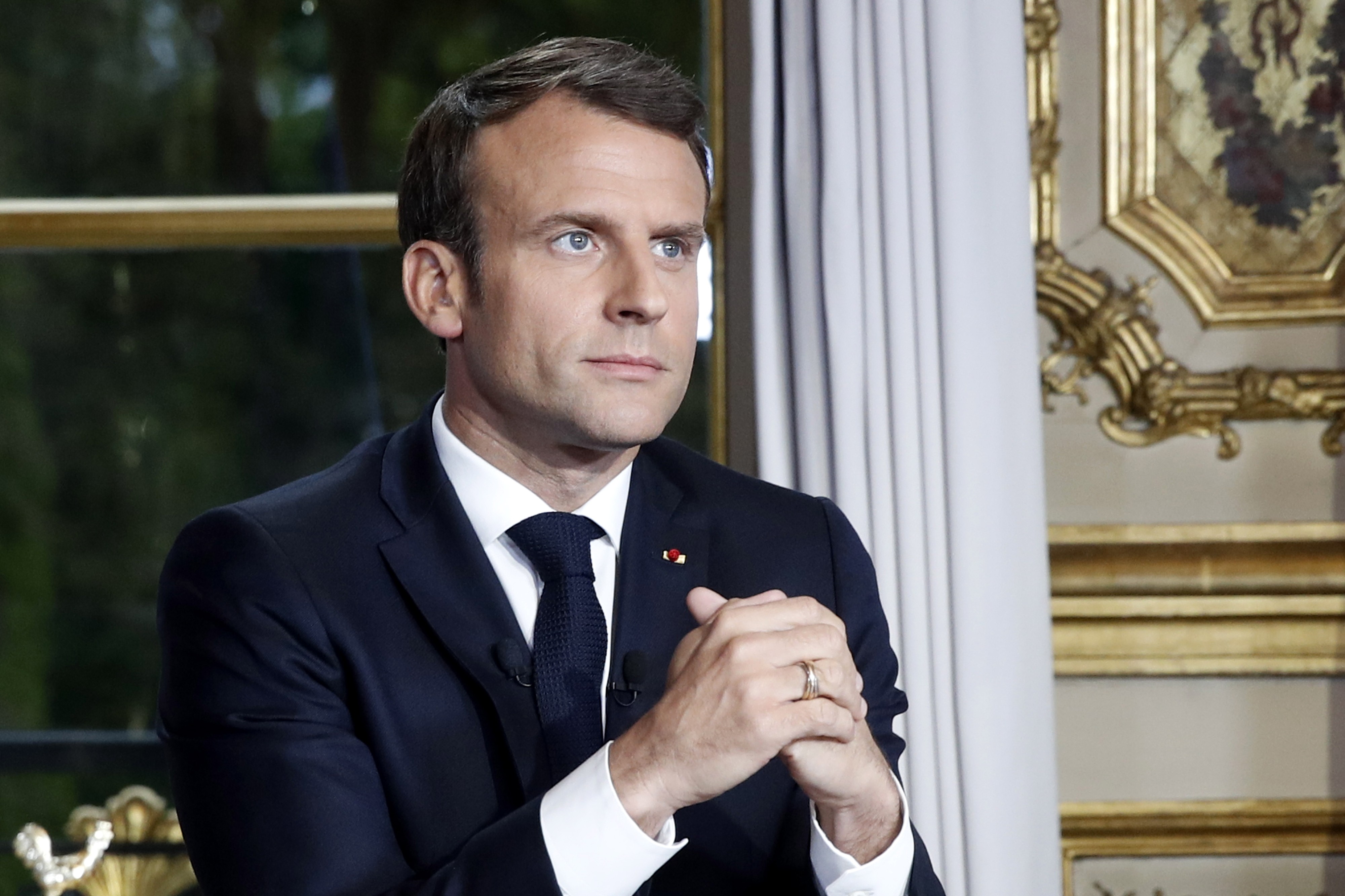 "Nyt ei ole politiikan aika", sanoi Ranskan presidentti Emmanuel Macron televisiopuheessaan tiistaina.