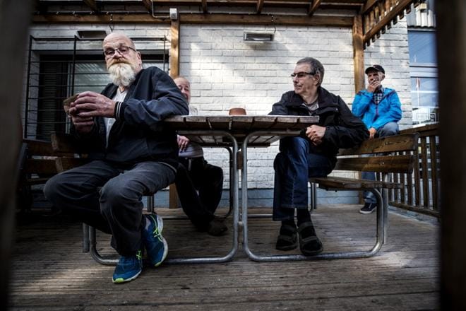 Markku Tuominen ja ”Reiska” kävivät paappakerhossa. Tuominen piti ennen huoltoasemaa ja sai sieltä elinikäisiä kavereita. KUVAT: OUTI NEUVONEN