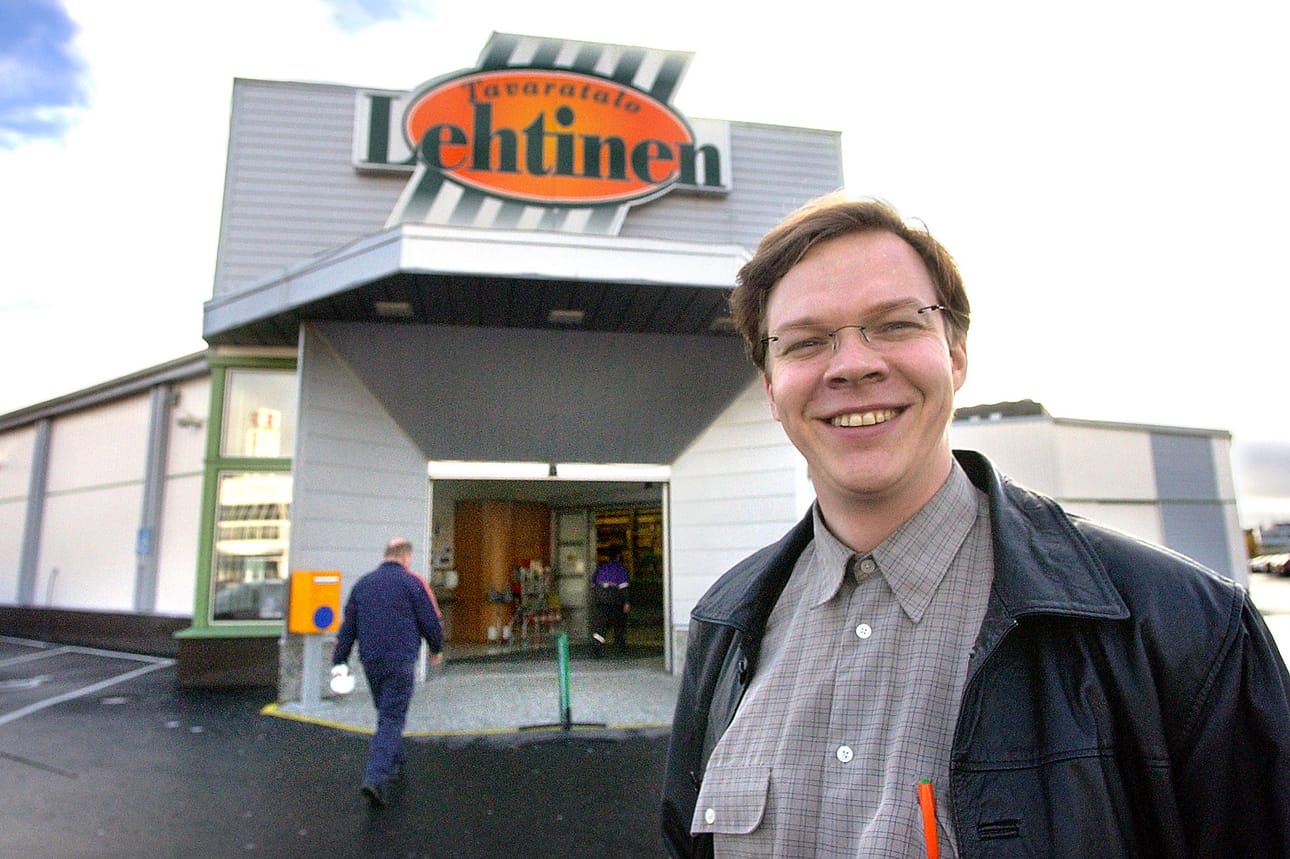 Tavaratalon toimitusjohtaja Ville Lehtinen kertoi vuonna 2003 lehdessä, että kauppiaan on oltava hereillä tuotteiden ja makutottumusten muuttuessa kaiken aikaa. Arkistokuva.