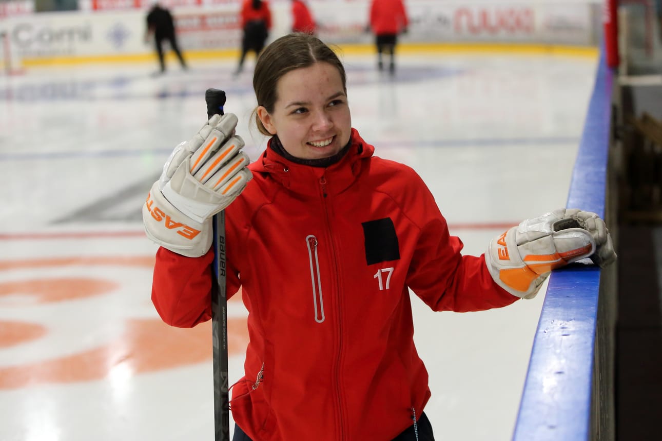 Teräs-Kiekon kapteeni Alisa Kylmäaho maalasi lauantaina kahdesti, kun joukkue otti kauden avauspisteen Mestis-karsinnoissa.
