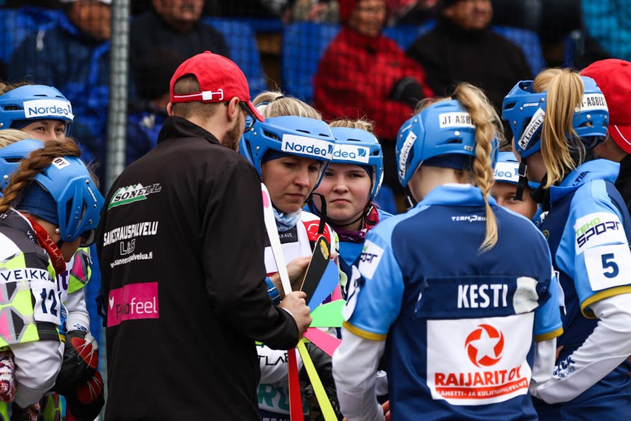 Naisten Superpesisjoukkueessa vaihtuu pelaajia. Nykyisistä pelaajista joukkueen jättää kahdeksan pelaajaa.