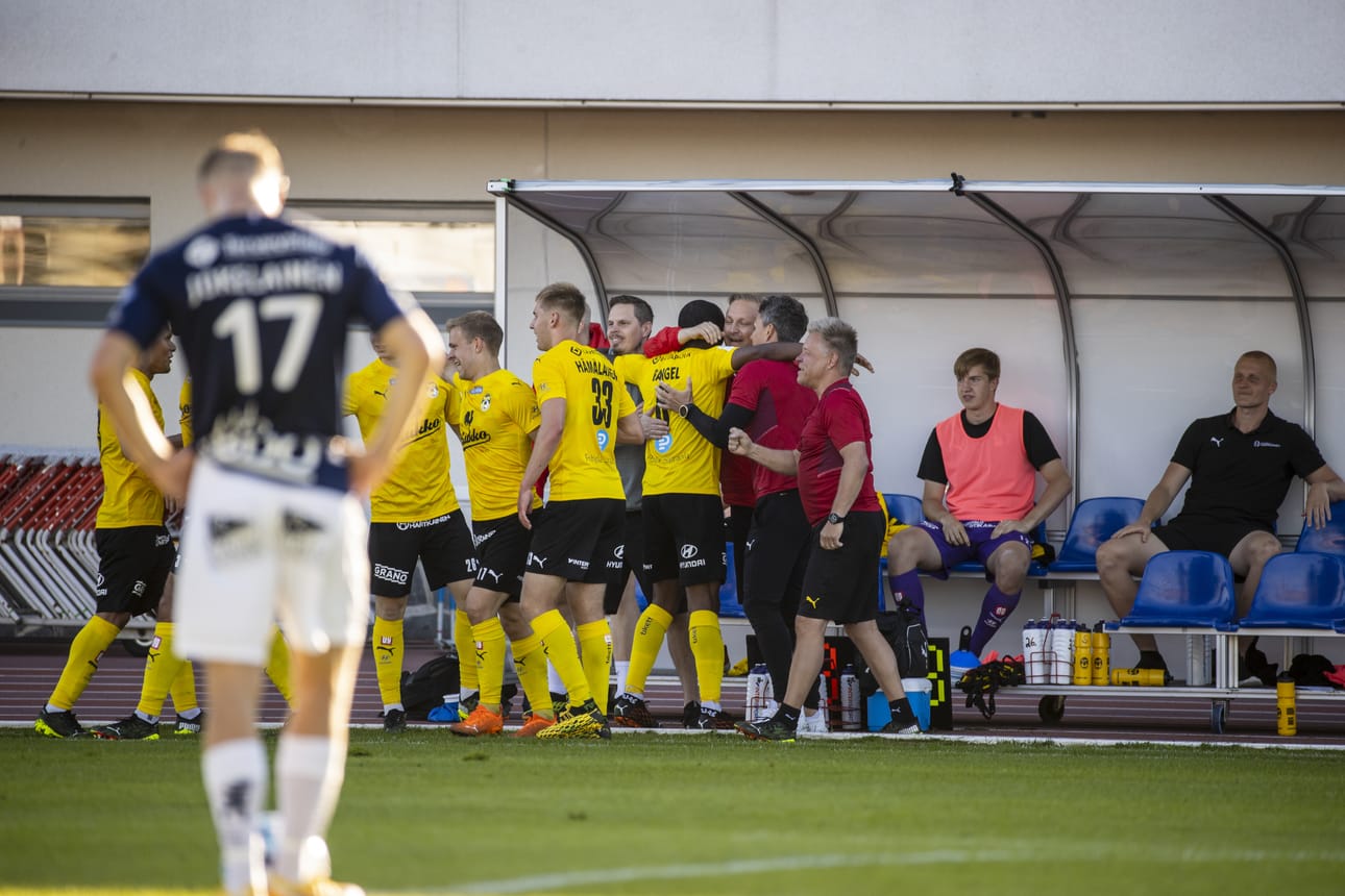 KuPS juhli kaksi kertaa Raatin torstai-illassa.