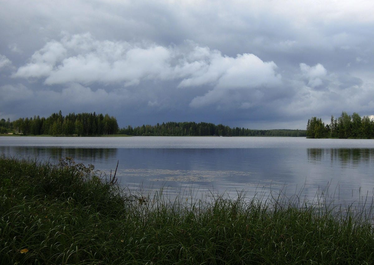 Ukkosvaroitus on voimassa eteläiseltä rannikolta pohjoisimpaan Lappiin puoleenyöhön saakka. Kuvituskuva. LEHTIKUVA / RITVA SILTALAHTI