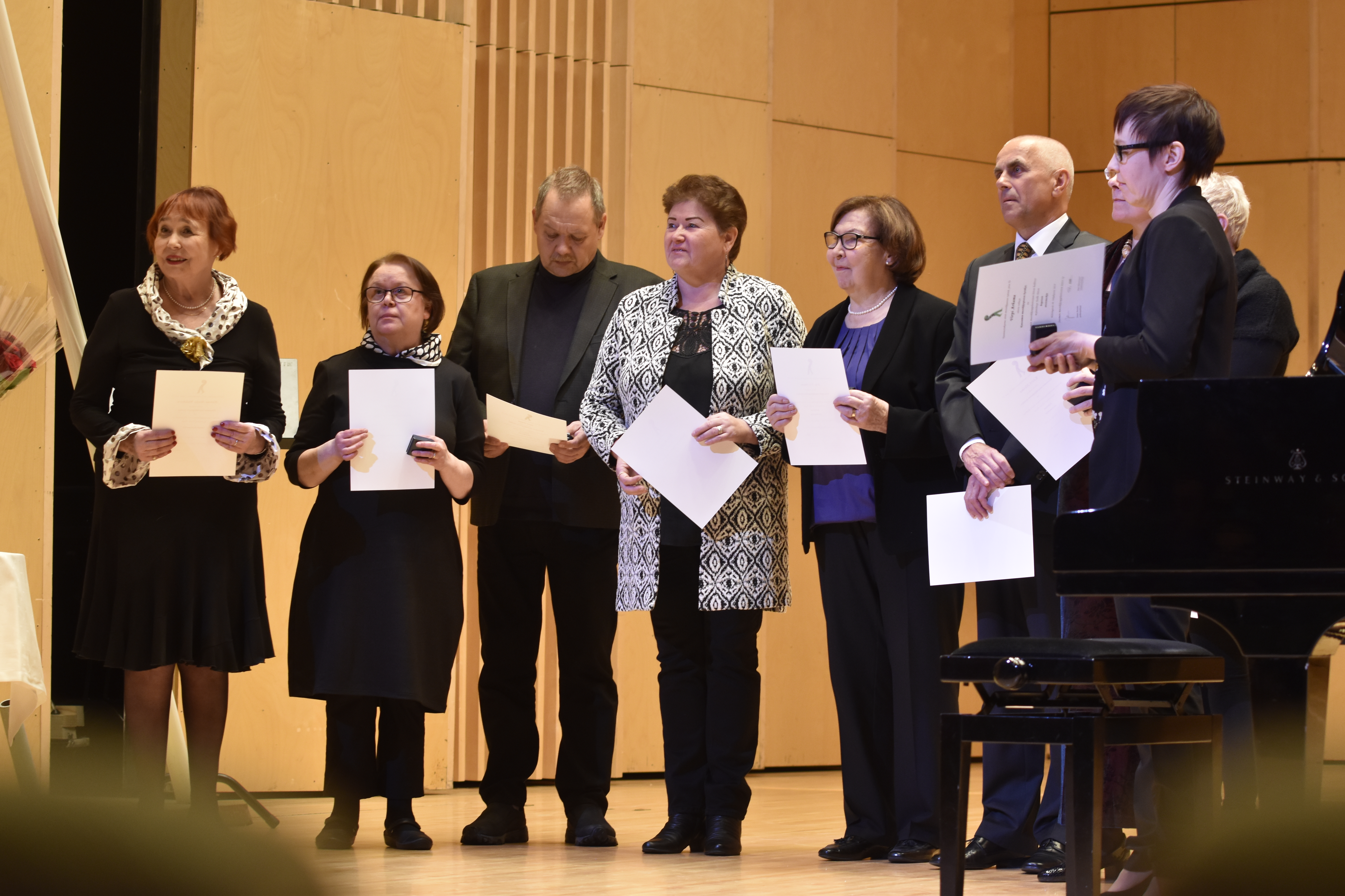 Musiikkiopiston toiminnassa ansioituneet saivat Suomen musiikkioppilaitosten liiton ansiomerkit.