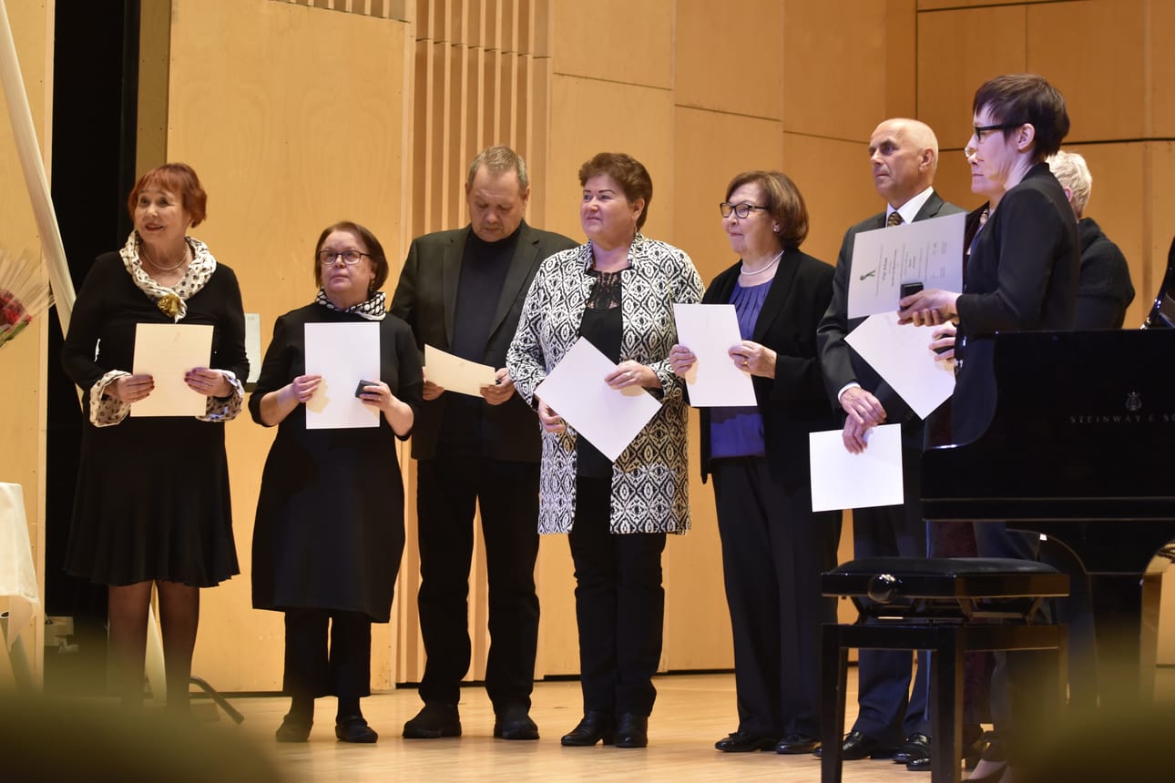 Musiikkiopiston toiminnassa ansioituneet saivat Suomen musiikkioppilaitosten liiton ansiomerkit.