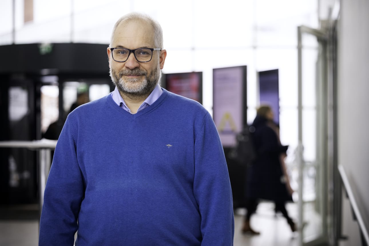 Vaasan yliopiston taloustieteen professori Panu Kalmi on kysytty asiantuntija, kun eduskunnassa käsitellään rahoitusmarkkinoita koskevia lakiuudistuksia.