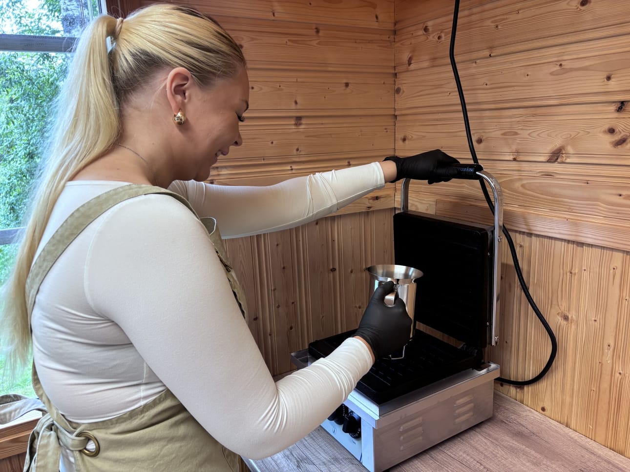 Susan Jokela on useimmiten vohveliraudan ääressä.