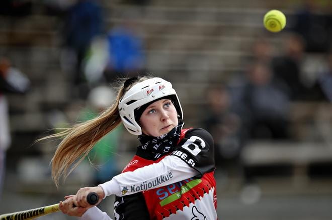 Liinu Turpela valittiin Seinäjoen Itä-Länsi-ottelun Lännen joukkueeseen. Hänet on helppo yhdistää Ankkureihin ja Alajärvelle sukunsa kautta. Alajärveltä kotoisin oleva isänsä Veijo Turpela on pelannut Ankkureiden riveissä. KUVA: TOMI KOSONEN