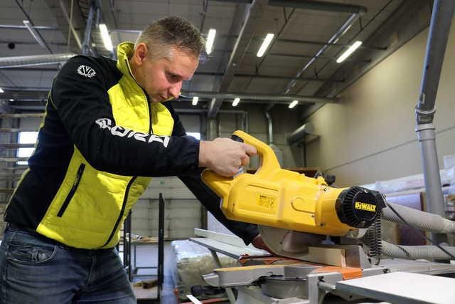 Eporan pääomistaja ja perustajajäsen, teuvalainen Janne Kuronen, jatkaa töitä Mestarinikkareiden leivissä, kuten yhtiön muukin väki. Arkistokuva.