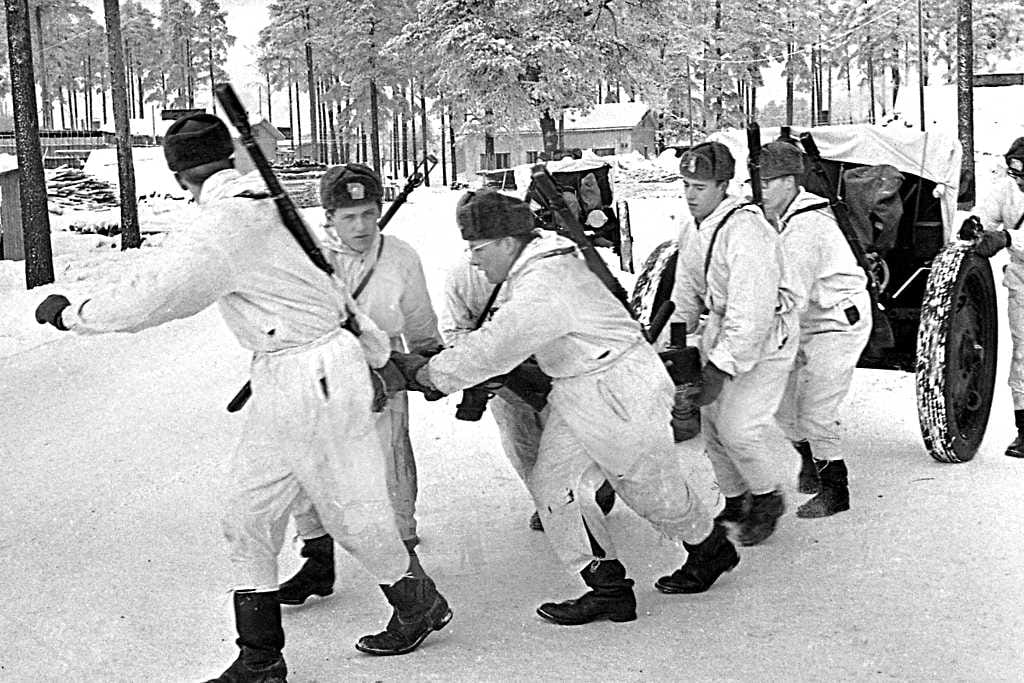 Oulujärvellä vuonna 1966 järjestetty sotaharjoitus on jäänyt elämään armeijalegandana.