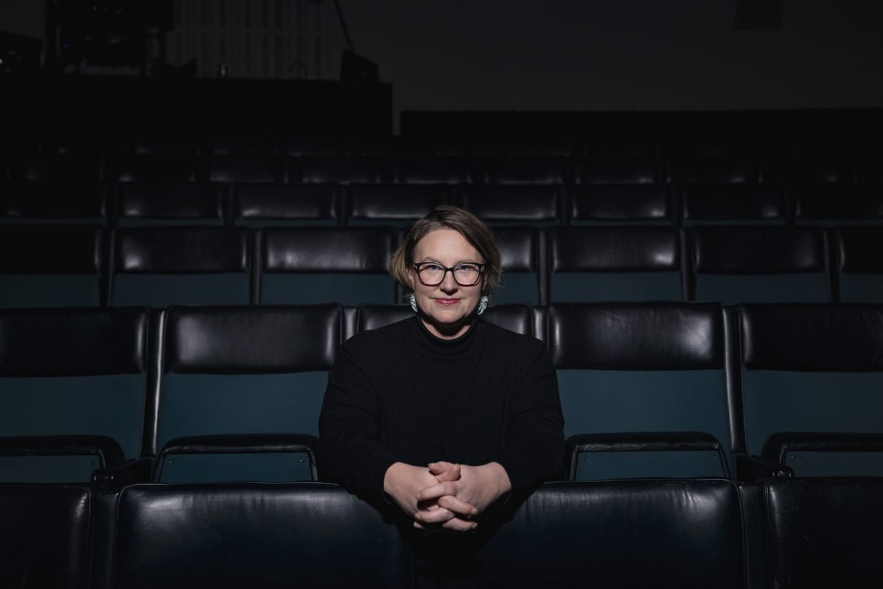 Seinäjoen kaupunginteatterin toimitusjohtaja Milla Hautala muistuttaa, että reilusti ylijäämäinen tulos on monen tekijän summa. Toimitusjohtajan toiveissa on teatterin katsomon remontointi. Arkistokuva.